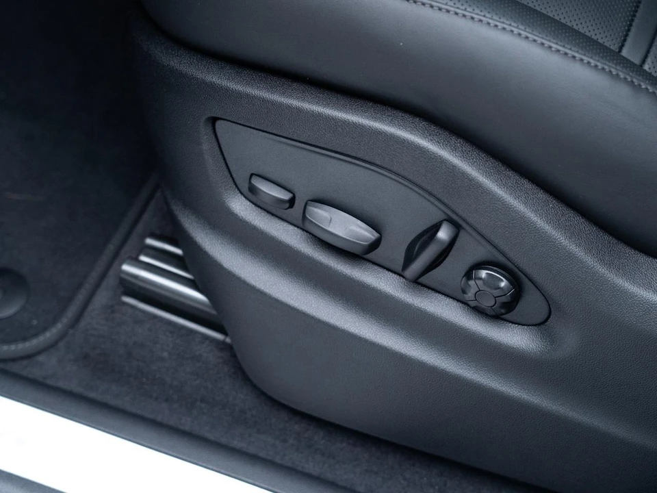 2026 Porsche 9Y0/9Y3 Cayenne Coupe - Image 15 of 31