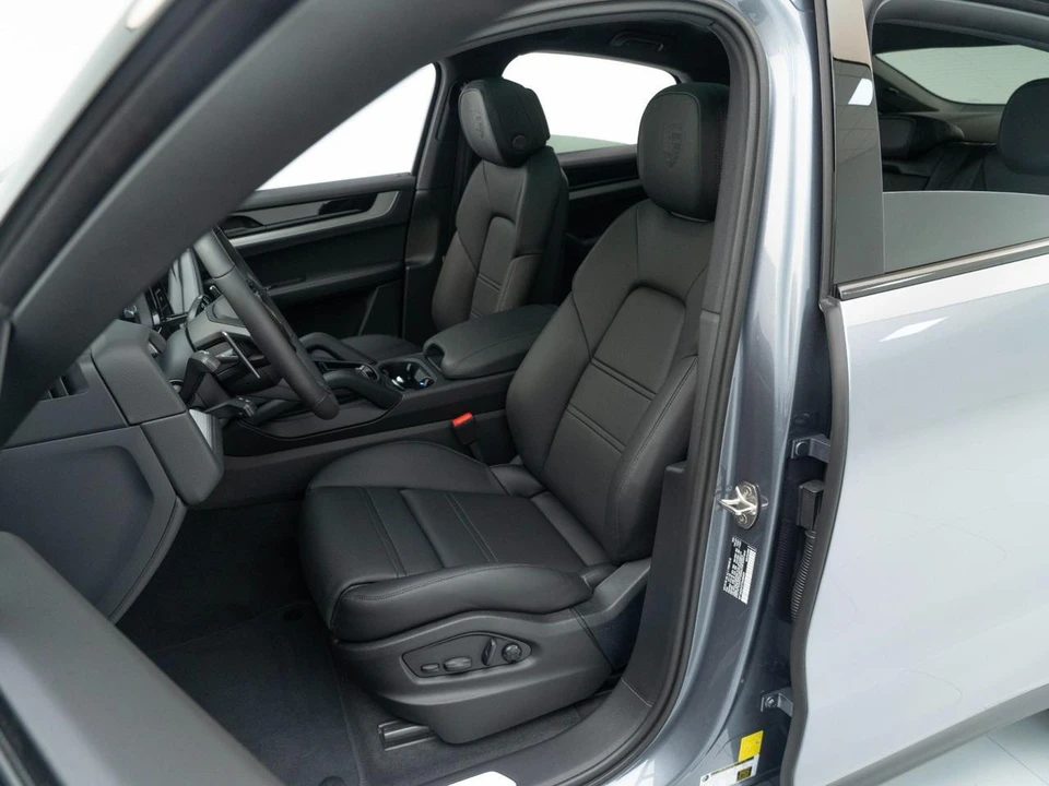2026 Porsche 9Y0/9Y3 Cayenne Coupe - Image 5 of 31