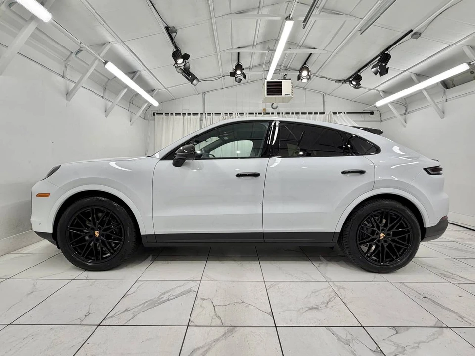 2026 Porsche 9Y0/9Y3 Cayenne Coupe - Image 2 of 4