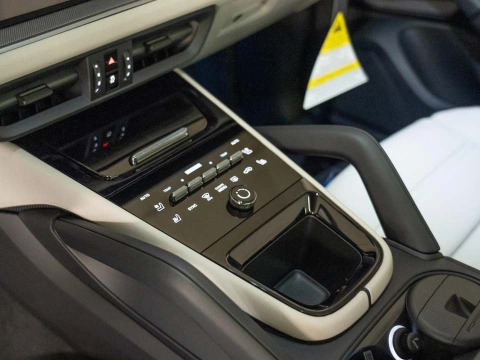 2026 Porsche 9Y0/9Y3 Cayenne Coupe - Image 18 of 28