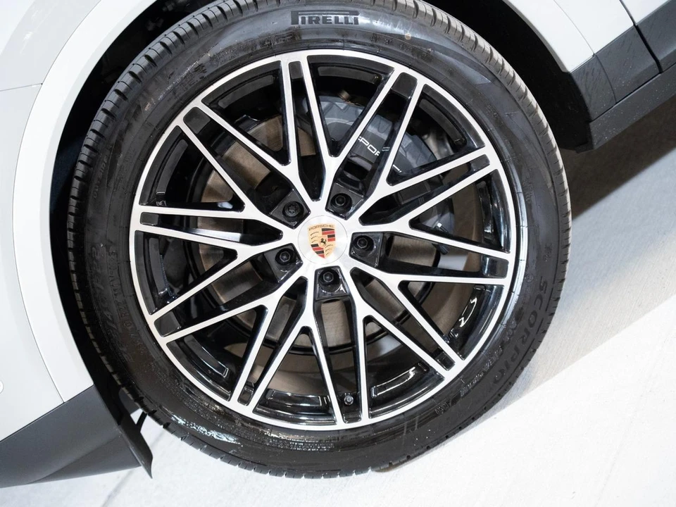 2026 Porsche 9Y0/9Y3 Cayenne Coupe - Image 11 of 28