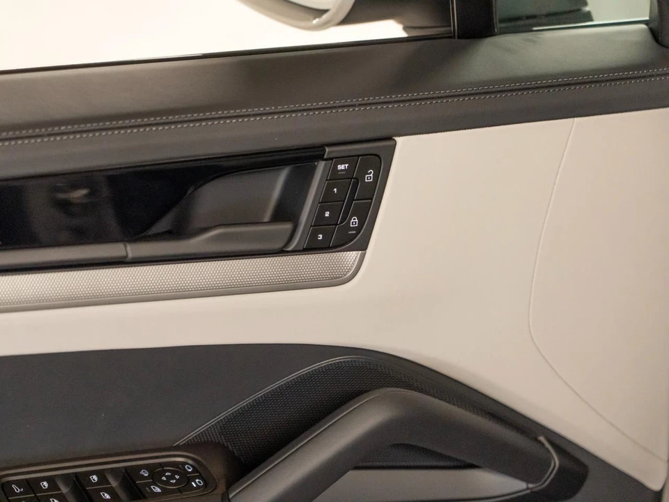 2026 Porsche 9Y0/9Y3 Cayenne Coupe - Image 22 of 28