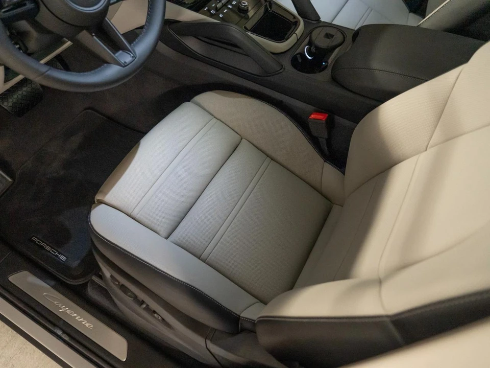 2026 Porsche 9Y0/9Y3 Cayenne Coupe - Image 14 of 28