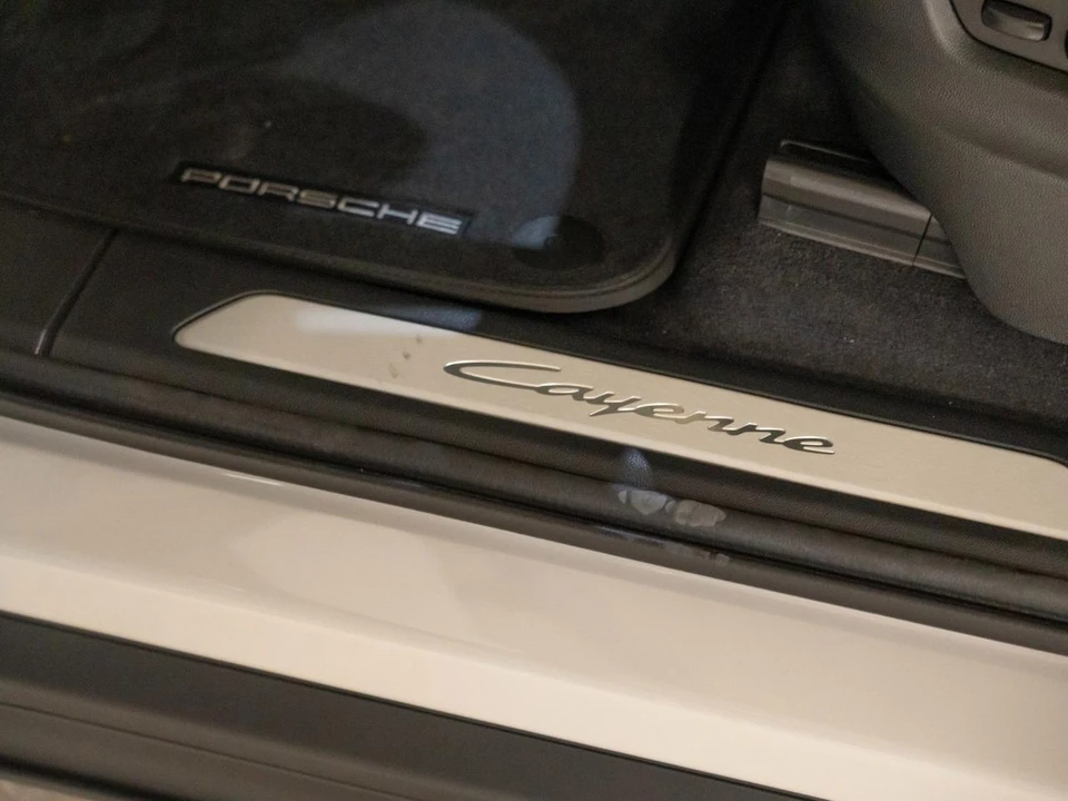 2026 Porsche 9Y0/9Y3 Cayenne Coupe - Image 12 of 28