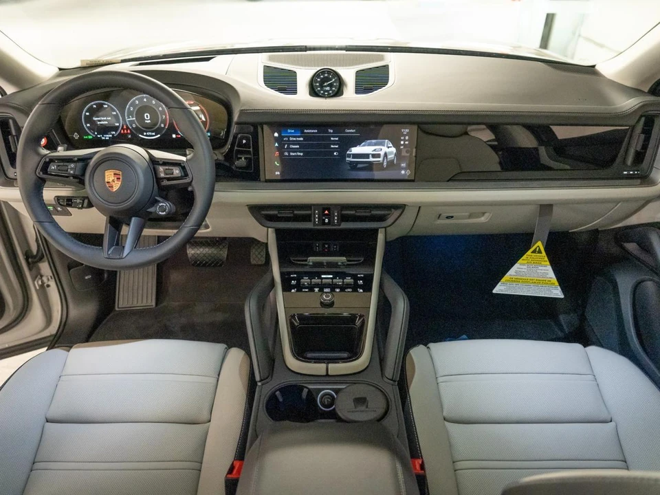 2026 Porsche 9Y0/9Y3 Cayenne Coupe - Image 25 of 28