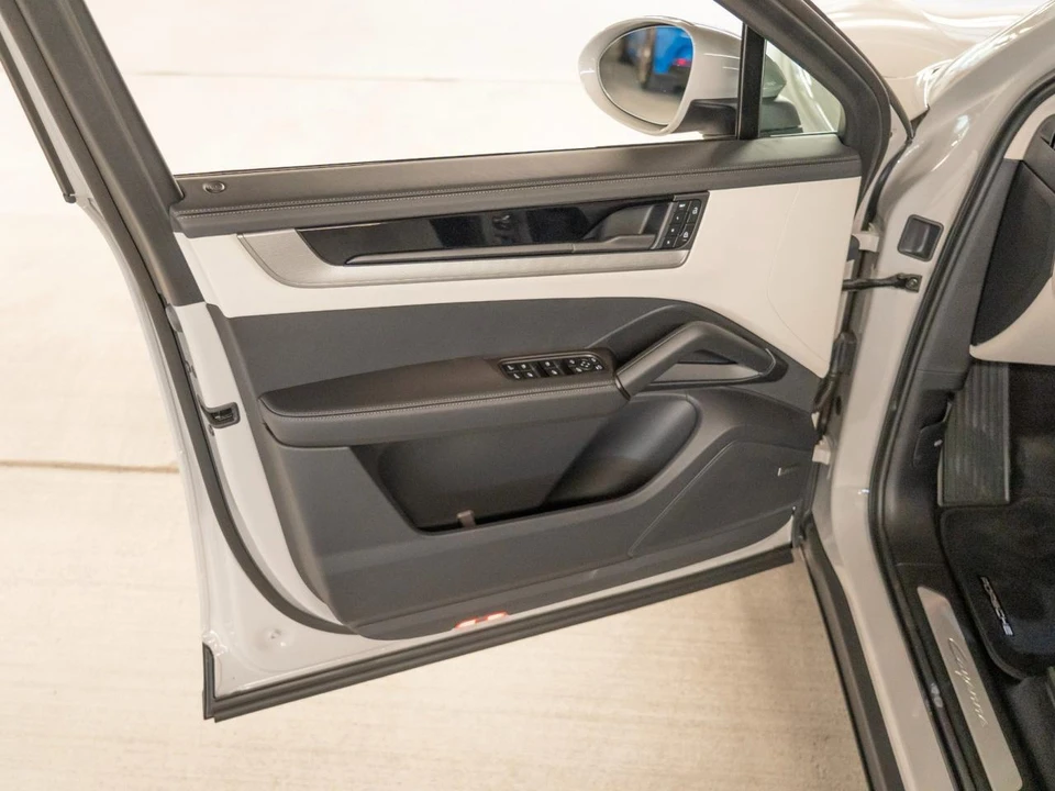 2026 Porsche 9Y0/9Y3 Cayenne Coupe - Image 21 of 28