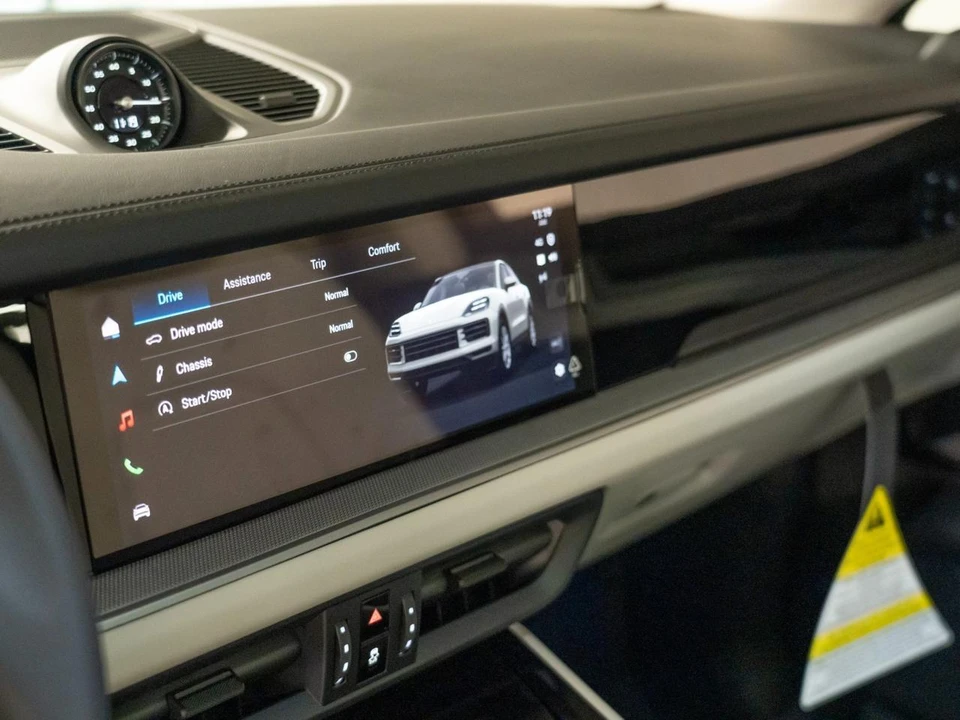 2026 Porsche 9Y0/9Y3 Cayenne Coupe - Image 17 of 28