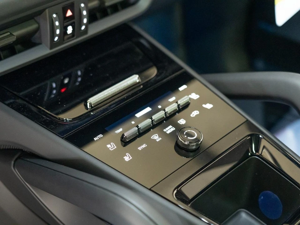 2026 Porsche 9Y0/9Y3 Cayenne Coupe - Image 22 of 29