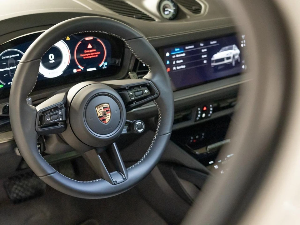 2026 Porsche 9Y0/9Y3 Cayenne Coupe - Image 15 of 29