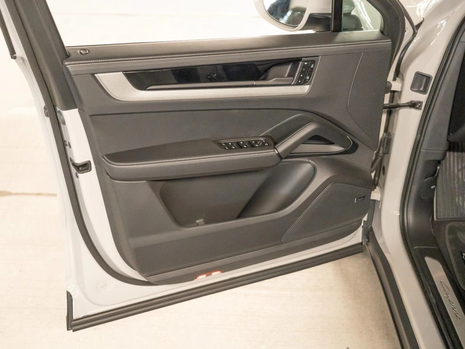 2026 Porsche 9Y0/9Y3 Cayenne Coupe - Image 16 of 29