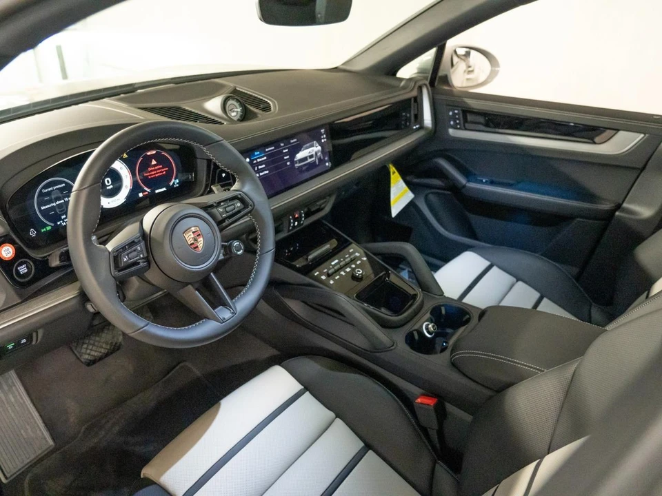2026 Porsche 9Y0/9Y3 Cayenne Coupe - Image 4 of 29