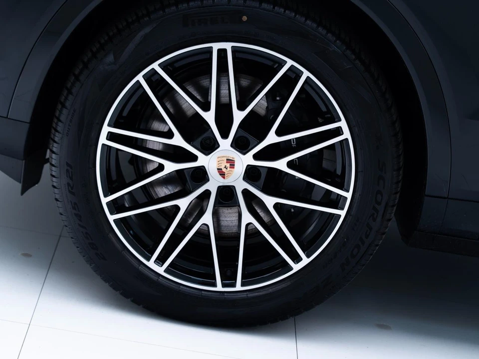 2026 Porsche 9Y0/9Y3 Cayenne Coupe - Image 12 of 31