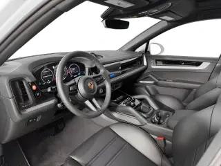 2026 Porsche 9Y0/9Y3 Cayenne Coupe - Image 29 of 31