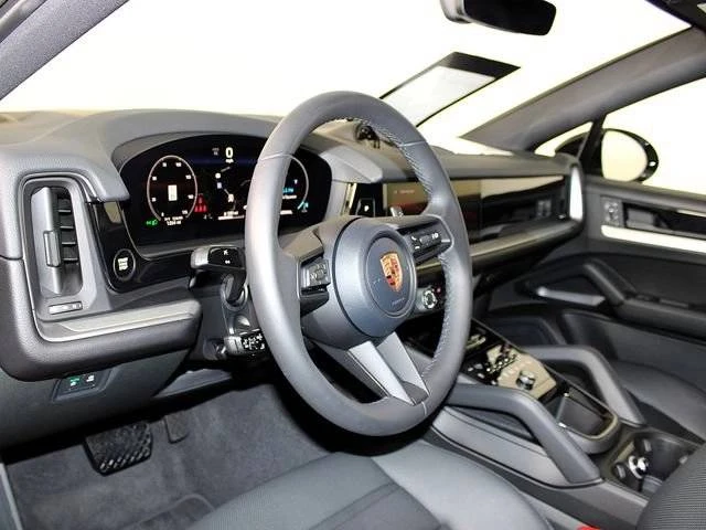 2026 Porsche 9Y0/9Y3 Cayenne Coupe - Image 4 of 4