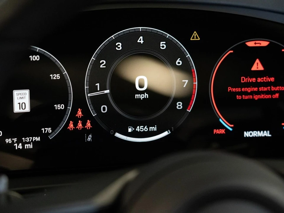 2026 Porsche 9Y0/9Y3 Cayenne Coupe - Image 19 of 29