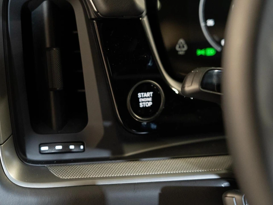 2026 Porsche 9Y0/9Y3 Cayenne Coupe - Image 24 of 29