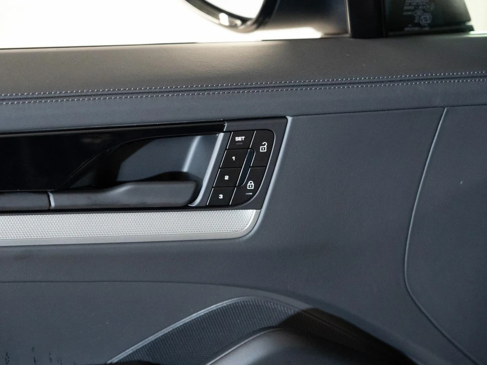 2026 Porsche 9Y0/9Y3 Cayenne Coupe - Image 17 of 29