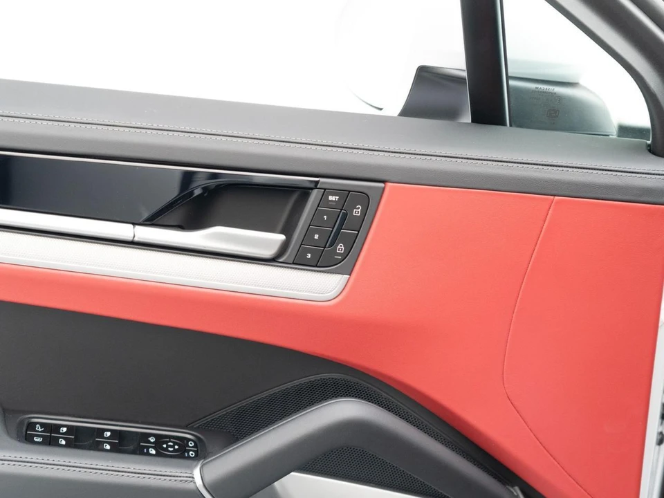 2026 Porsche 9Y0/9Y3 Cayenne Coupe - Image 22 of 31