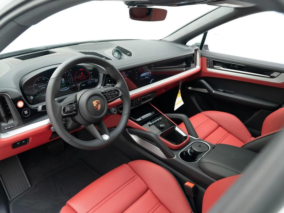 2026 Porsche 9Y0/9Y3 Cayenne Coupe - Image 4 of 31