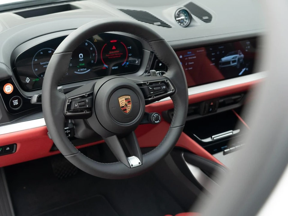 2026 Porsche 9Y0/9Y3 Cayenne Coupe - Image 20 of 31