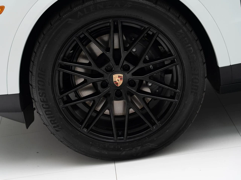 2026 Porsche 9Y0/9Y3 Cayenne Coupe - Image 12 of 31