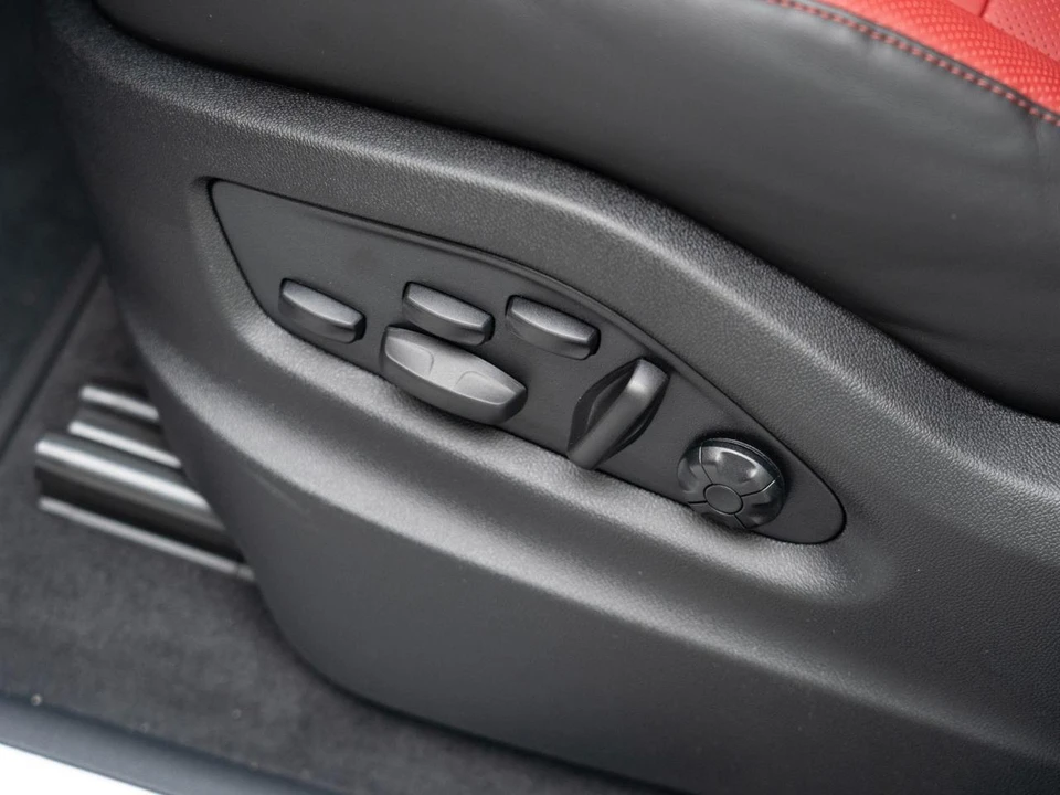 2026 Porsche 9Y0/9Y3 Cayenne Coupe - Image 15 of 31