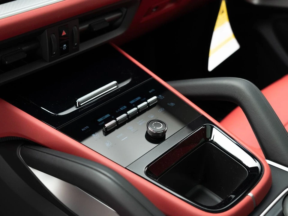 2026 Porsche 9Y0/9Y3 Cayenne Coupe - Image 27 of 31