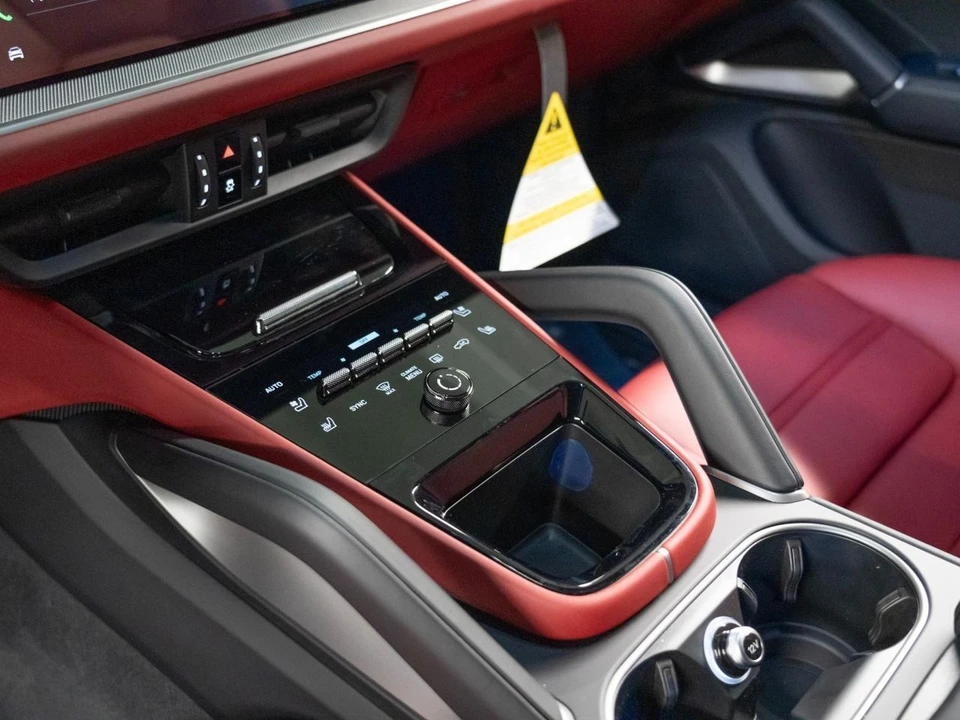 2026 Porsche 9Y0/9Y3 Cayenne Coupe - Image 22 of 30