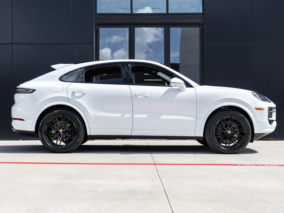 2026 Porsche 9Y0/9Y3 Cayenne Coupe - Image 12 of 31