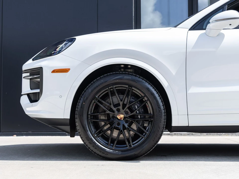 2026 Porsche 9Y0/9Y3 Cayenne Coupe - Image 13 of 31