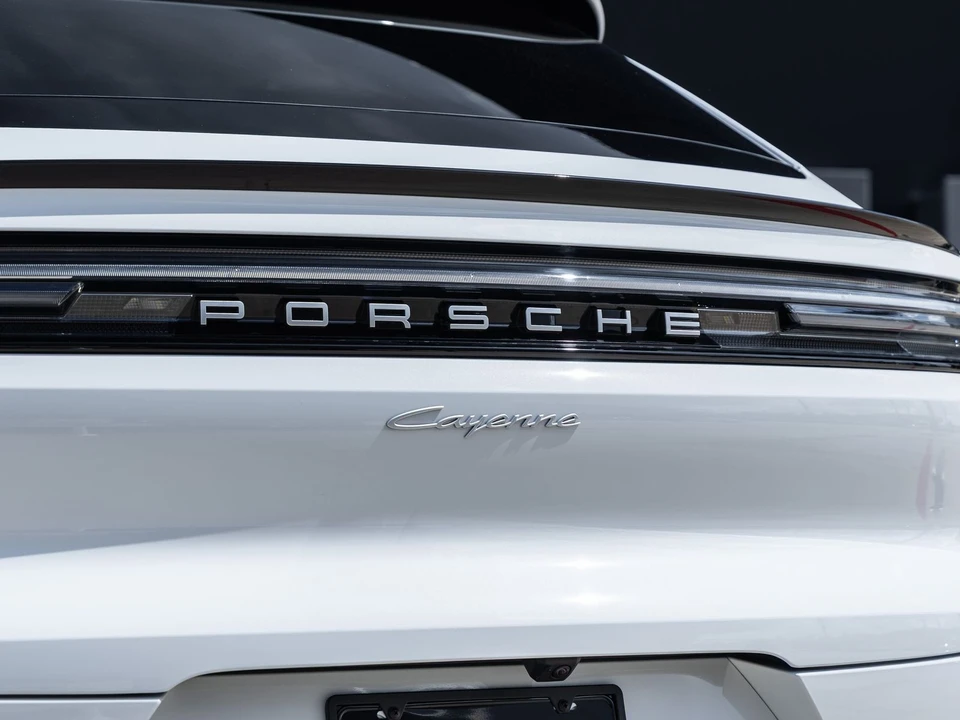 2026 Porsche 9Y0/9Y3 Cayenne Coupe - Image 15 of 31