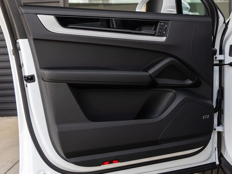 2026 Porsche 9Y0/9Y3 Cayenne Coupe - Image 21 of 31