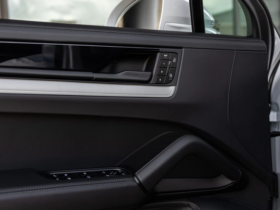 2026 Porsche 9Y0/9Y3 Cayenne Coupe - Image 22 of 31