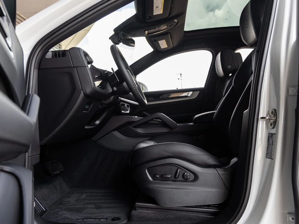 2026 Porsche 9Y0/9Y3 Cayenne Coupe - Image 24 of 31