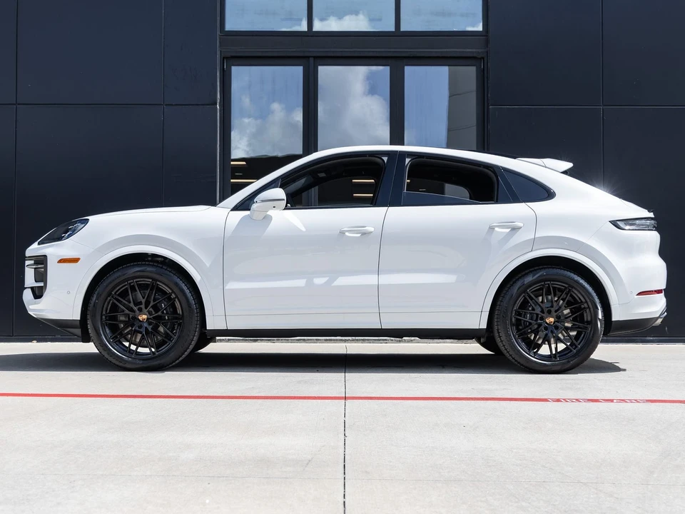 2026 Porsche 9Y0/9Y3 Cayenne Coupe - Image 2 of 31