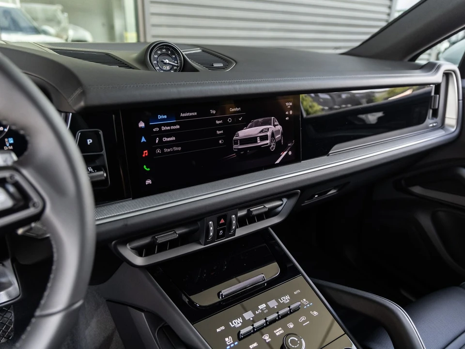 2026 Porsche 9Y0/9Y3 Cayenne Coupe - Image 30 of 31