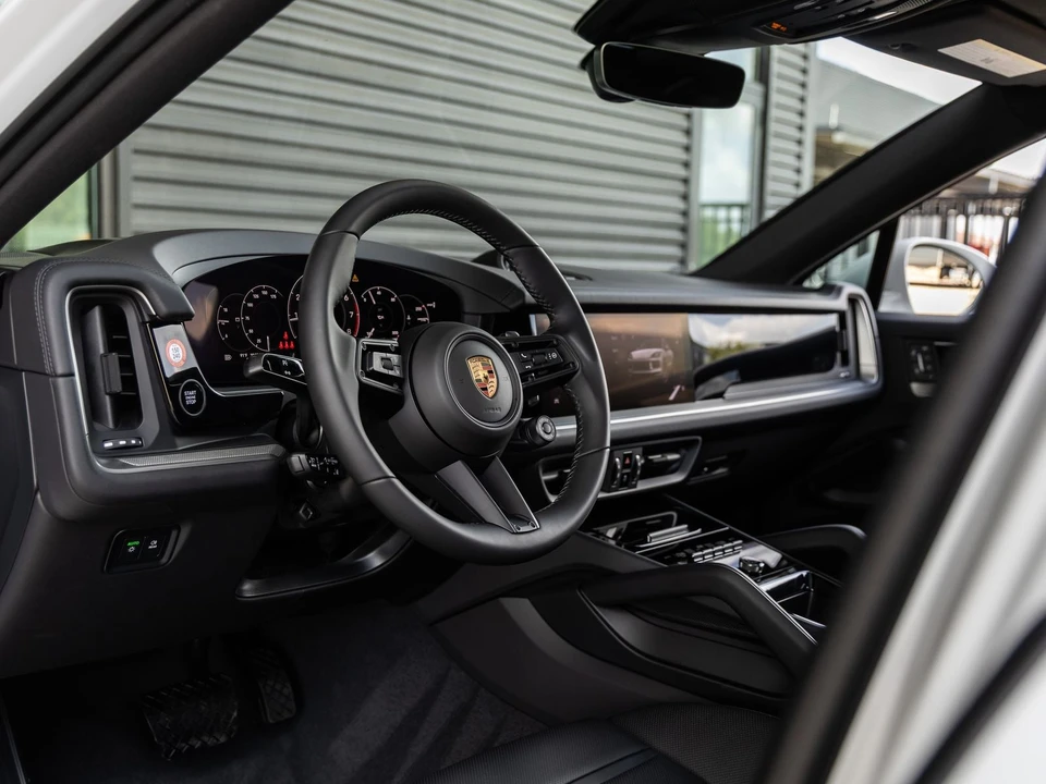 2026 Porsche 9Y0/9Y3 Cayenne Coupe - Image 4 of 31