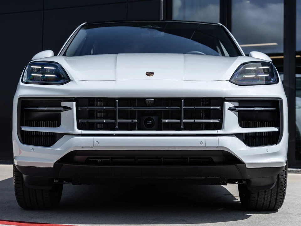 2026 Porsche 9Y0/9Y3 Cayenne Coupe - Image 8 of 31