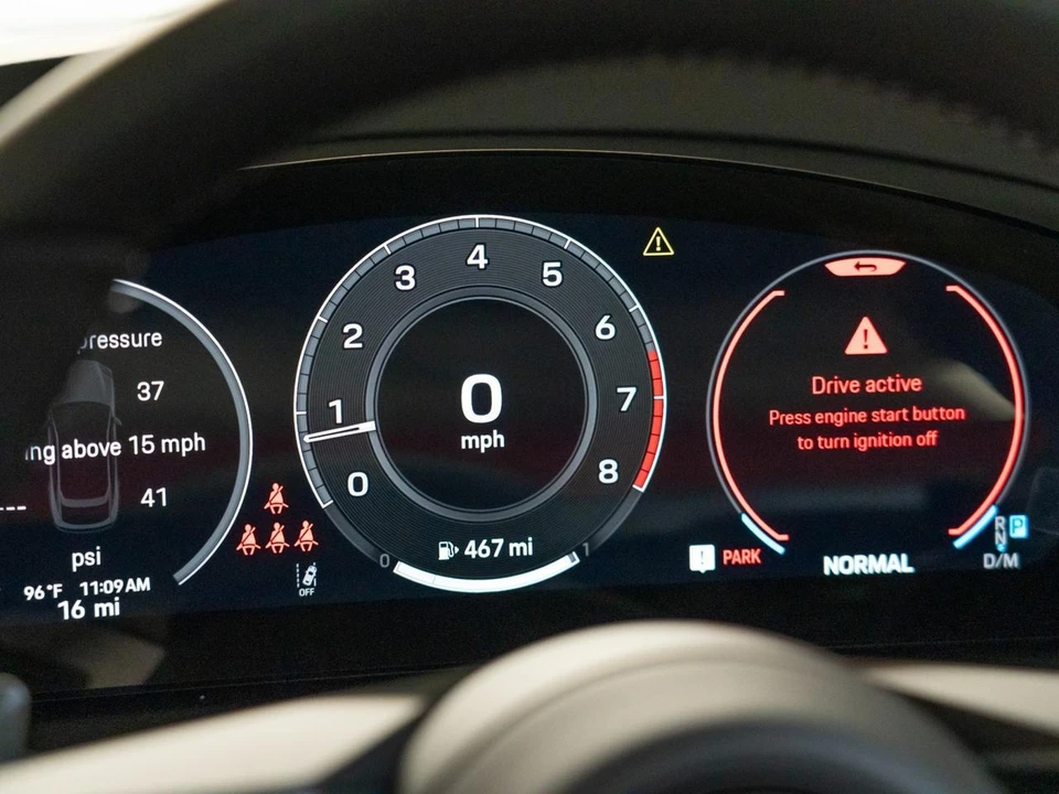 2026 Porsche 9Y0/9Y3 Cayenne Coupe - Image 15 of 27