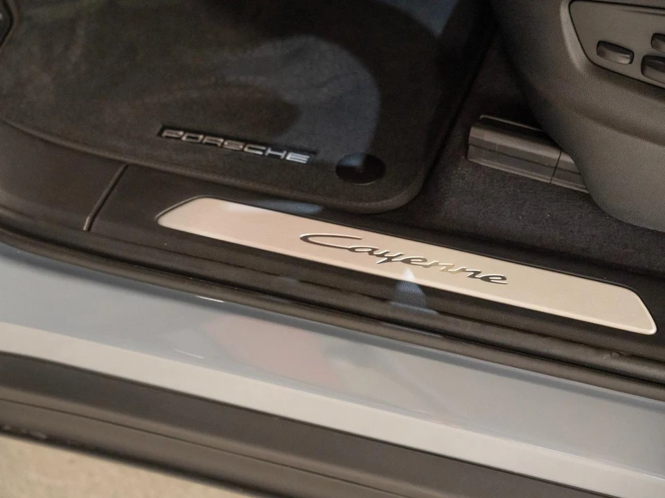 2026 Porsche 9Y0/9Y3 Cayenne Coupe - Image 12 of 27