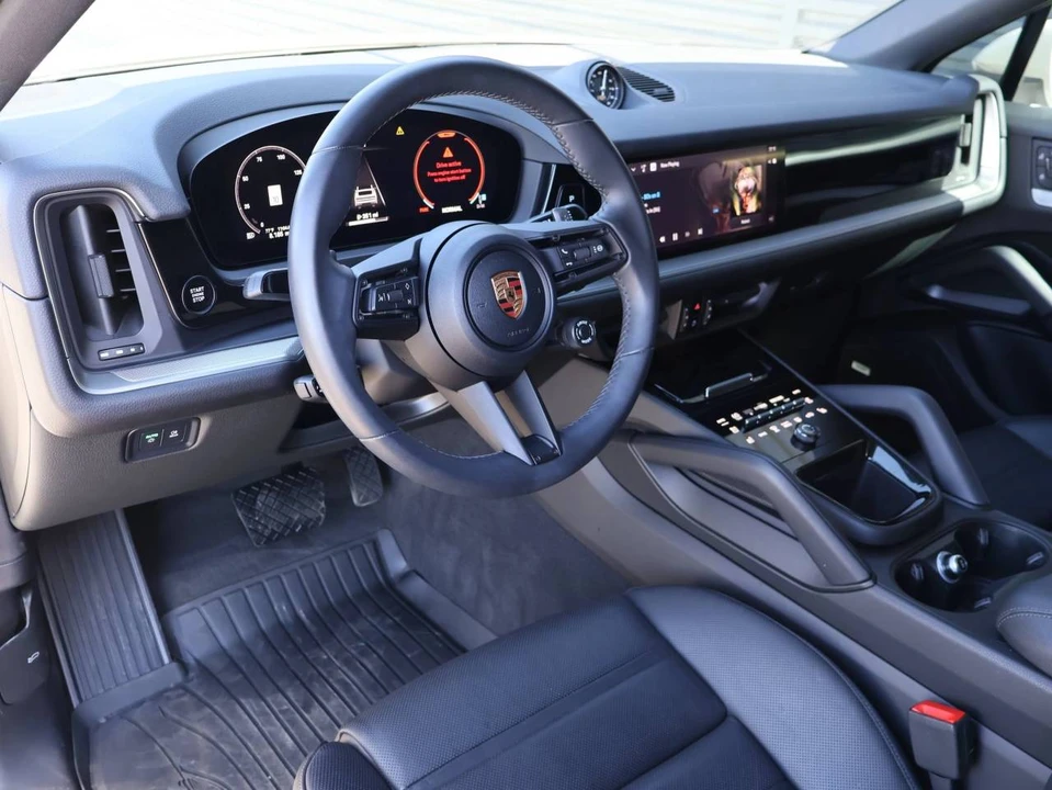 2026 Porsche 9Y0/9Y3 Cayenne Coupe - Image 4 of 4
