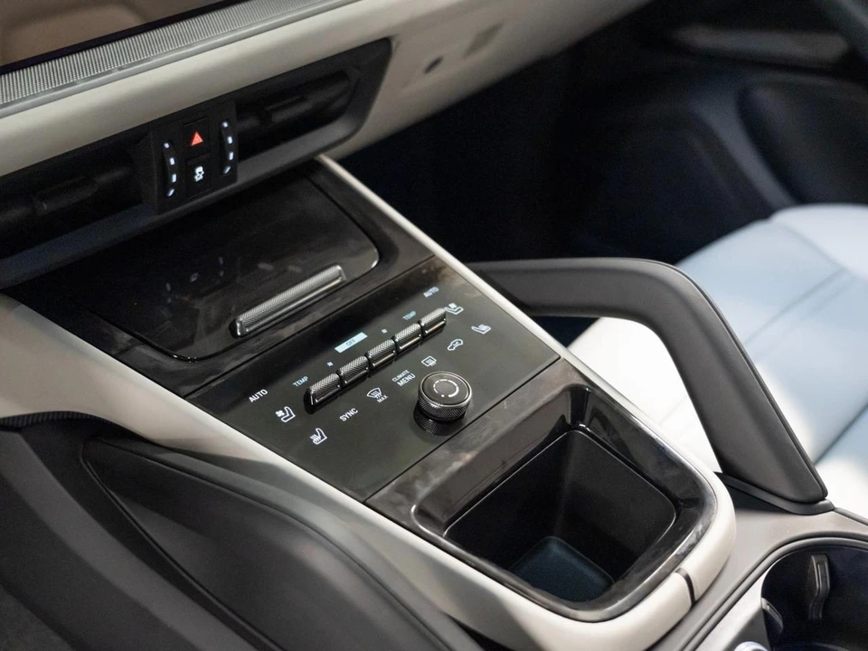 2026 Porsche 9Y0/9Y3 Cayenne Coupe - Image 21 of 29