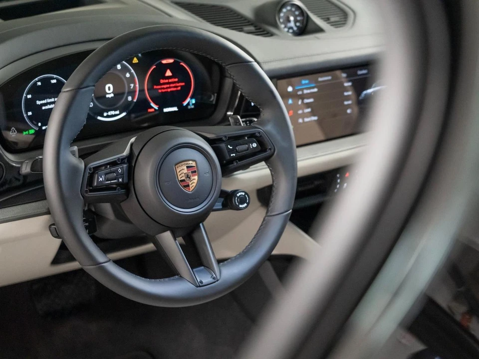 2026 Porsche 9Y0/9Y3 Cayenne Coupe - Image 15 of 29