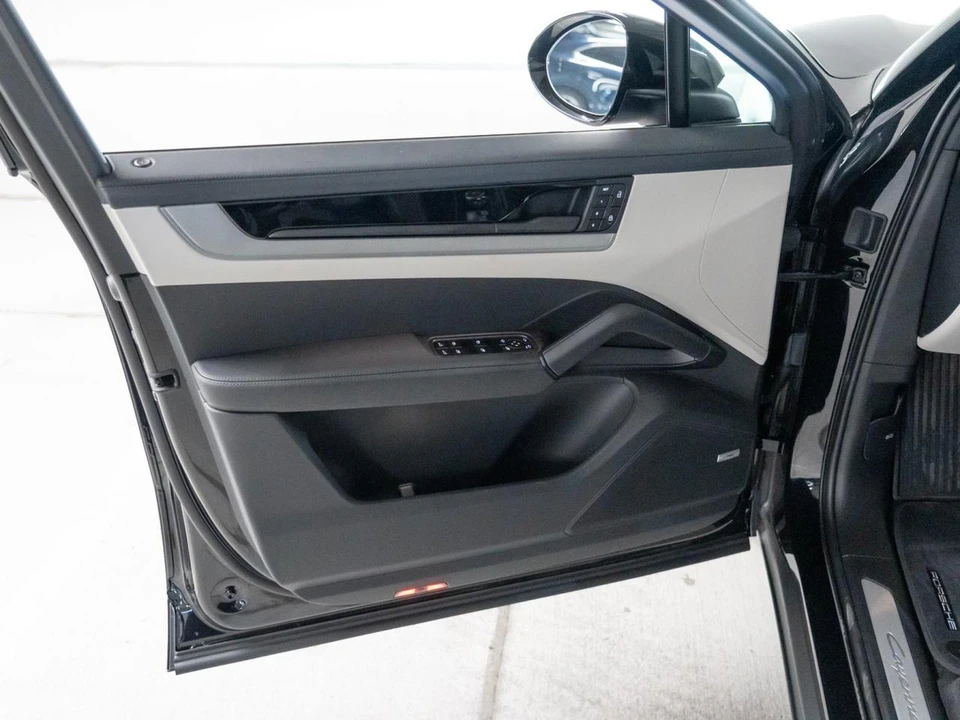 2026 Porsche 9Y0/9Y3 Cayenne Coupe - Image 16 of 29