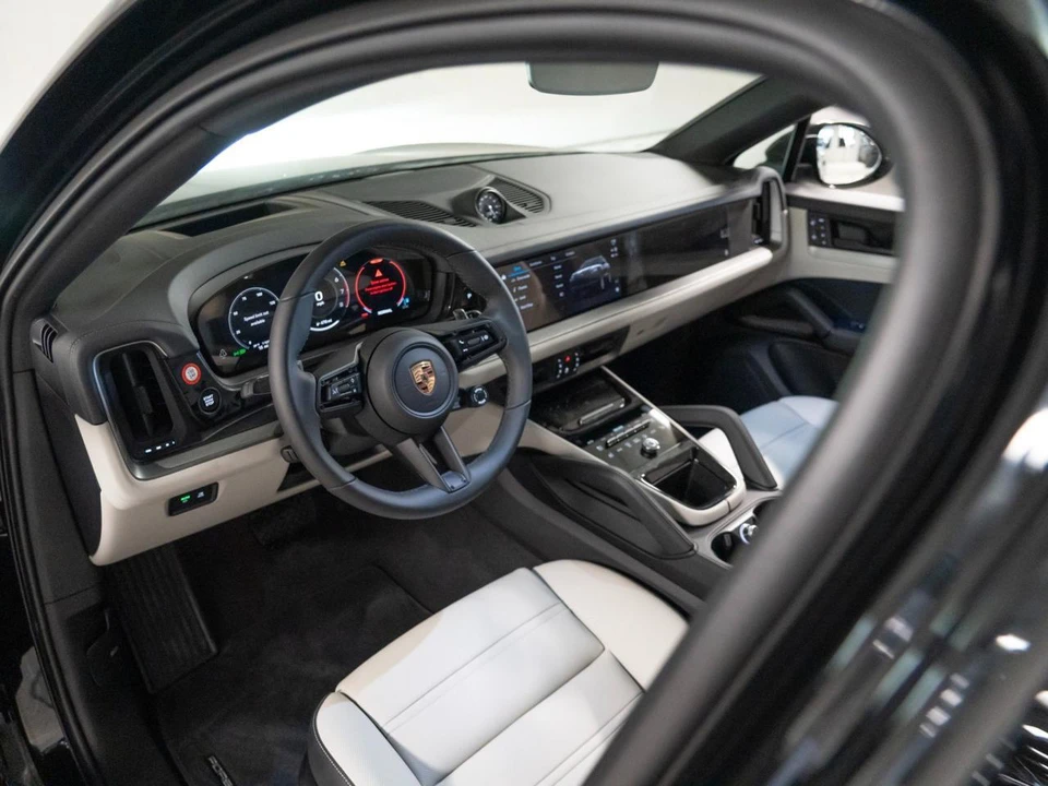 2026 Porsche 9Y0/9Y3 Cayenne Coupe - Image 4 of 29