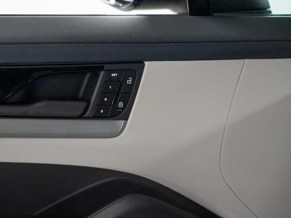2026 Porsche 9Y0/9Y3 Cayenne Coupe - Image 17 of 29