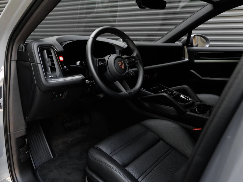 2026 Porsche 9Y0/9Y3 Cayenne Coupe - Image 4 of 4