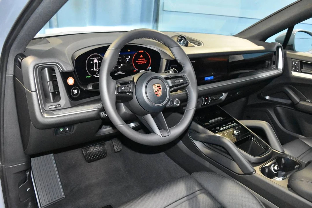 2026 Porsche 9Y0/9Y3 Cayenne Coupe - Image 4 of 4