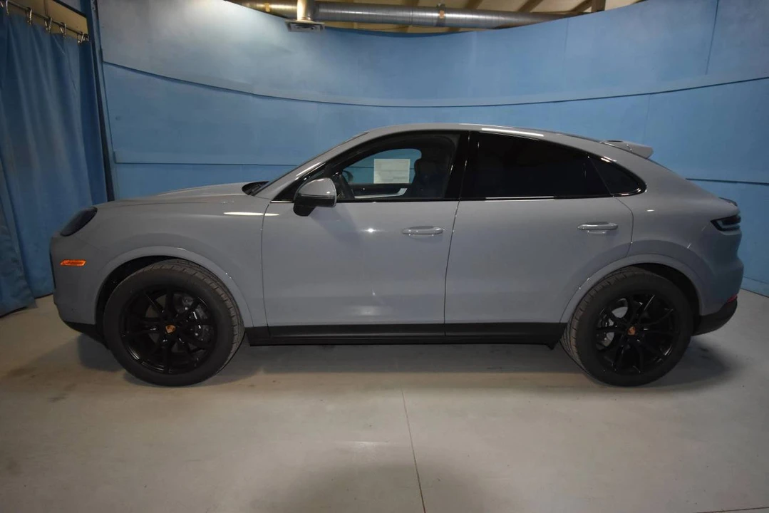 2026 Porsche 9Y0/9Y3 Cayenne Coupe - Image 2 of 4