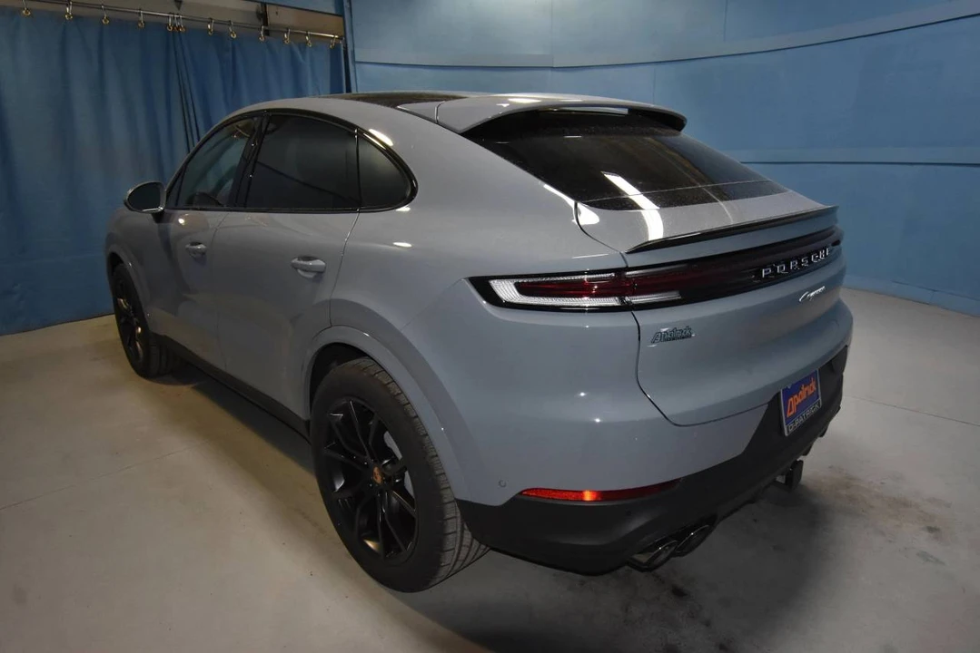 2026 Porsche 9Y0/9Y3 Cayenne Coupe - Image 3 of 4